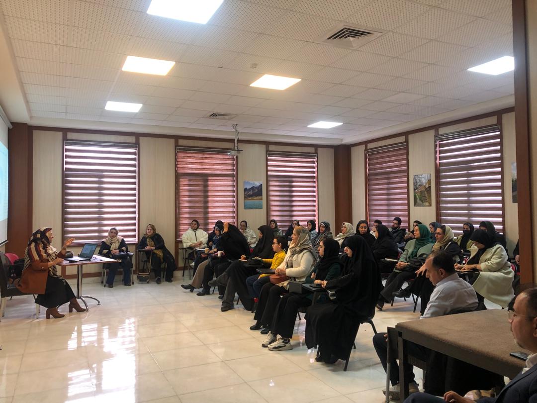 استاد فهیمه احمدی مشاور روانشناس بالینی مدرس روانشناسی مدیریت مذاکره ارتباطات