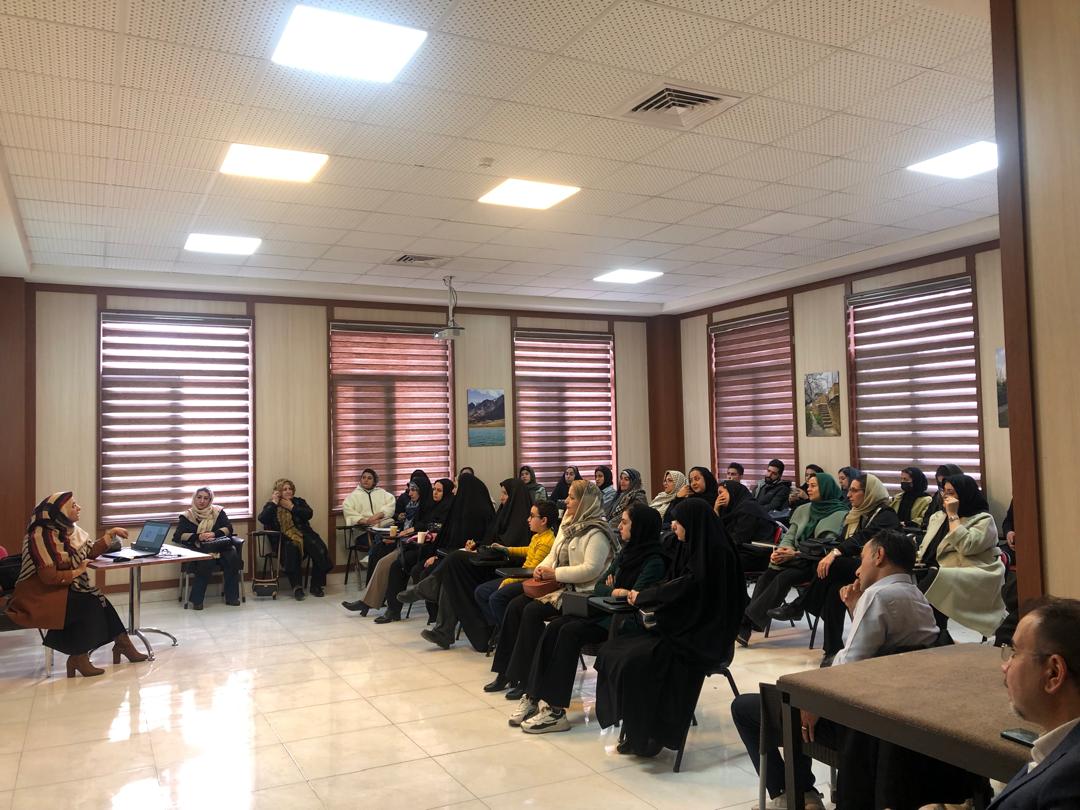 استاد فهیمه احمدی مشاور روانشناس بالینی مدرس روانشناسی مدیریت مذاکره ارتباطات